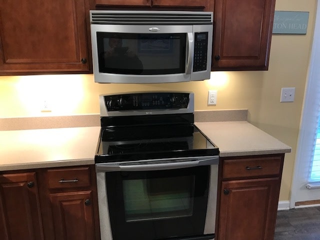 Kitchen - 27 Sugar Maple Ln