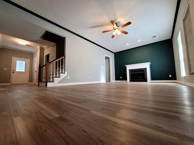 Building Photo - 730 3rd St NE