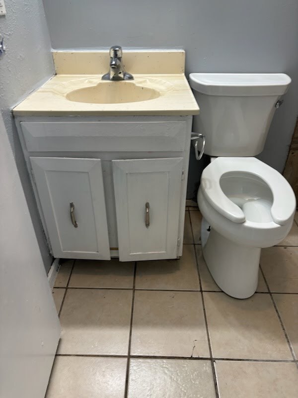 Building Photo - 228 Elmwood Dr