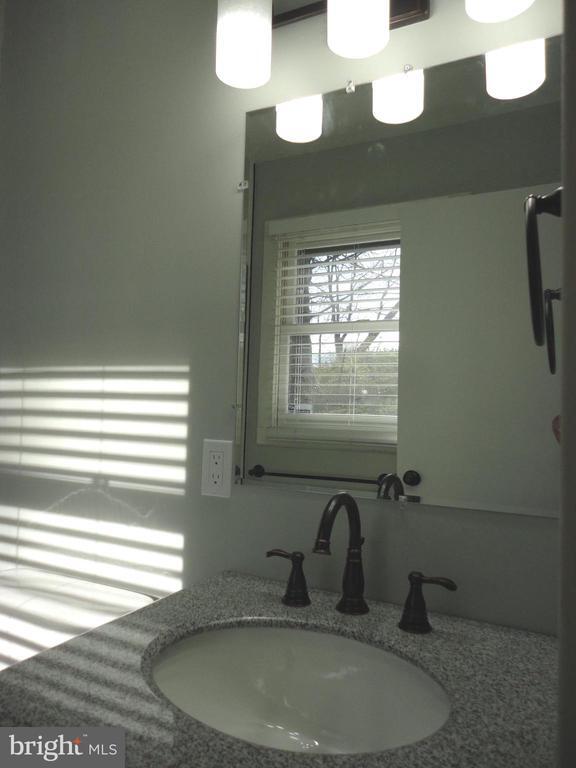 Building Photo - 814 Rustic Ln