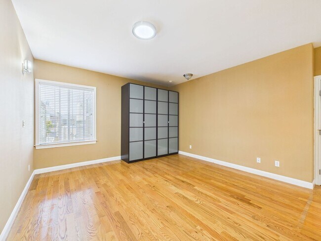 Building Photo - Spacious 3 bed/2 bath in prime Ingleside location near Ocean Ave.