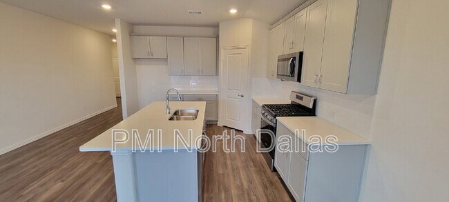 Building Photo - 2633 Oneida Ln