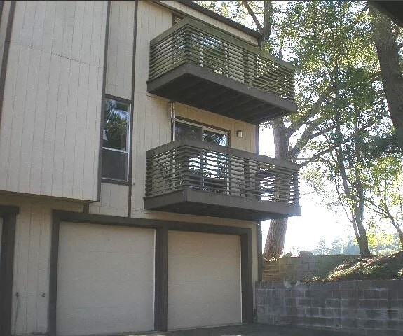 Building Photo - 105 Ascot Ct