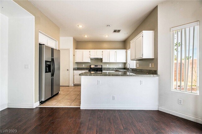 Building Photo - 824 Clear Diamond Ave