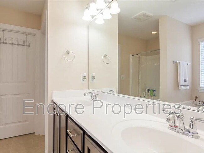 Building Photo - 708 Glenville Lake Dr