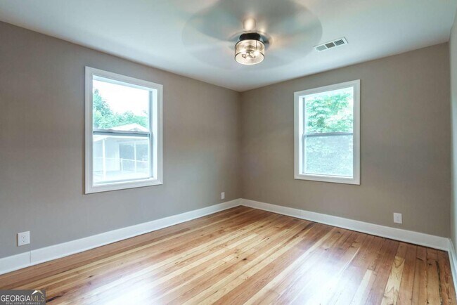 Building Photo - 175 E Main St