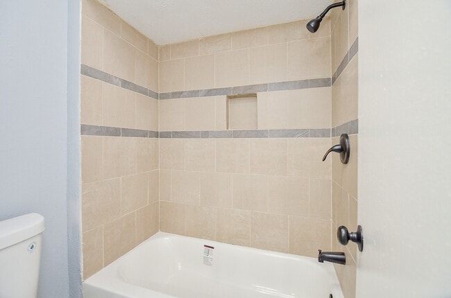 Building Photo - 1606 Crystal Hills Dr