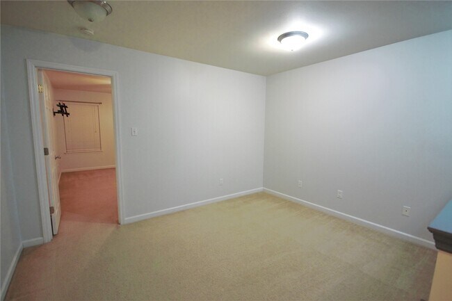 Building Photo - 236 Countryshire Dr