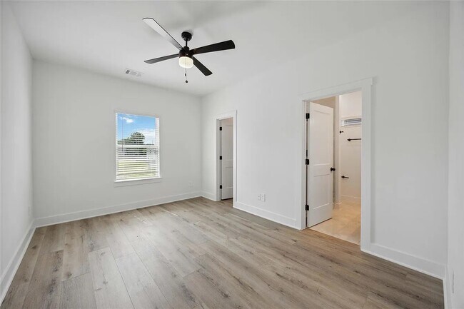 Building Photo - 8021 Cora St