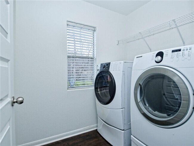 Building Photo - 2821 Saville Loop