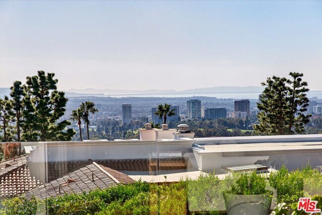 Building Photo - 9894 Beverly Grove Dr