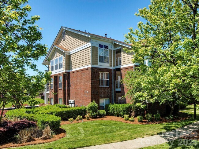 Building Photo - 18521 Harborside Dr