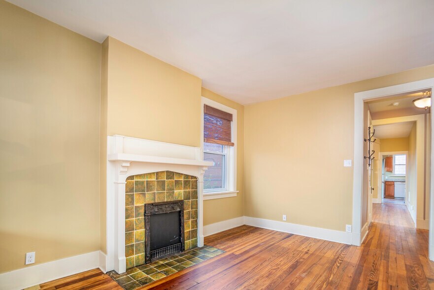 Building Photo - 4121 Davison St