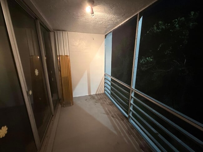 Building Photo - 9450 Live Oak Pl