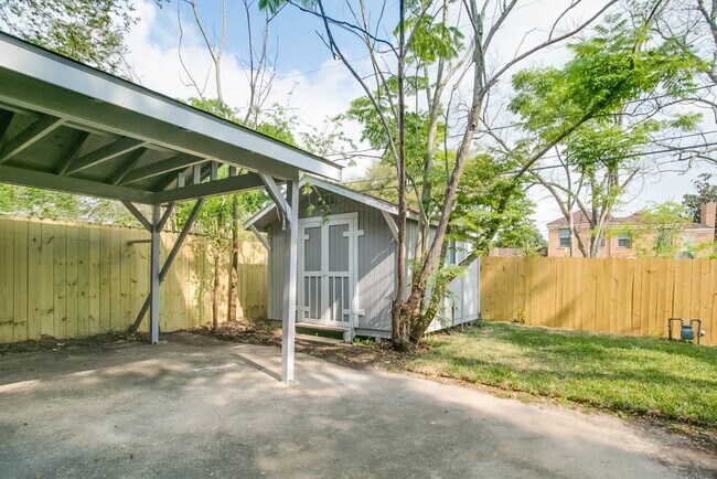 Building Photo - 3321 Charleston St