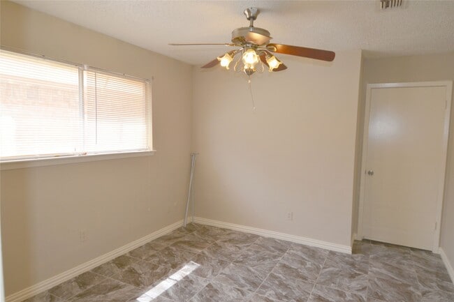 Building Photo - 6219 Gladewell Dr