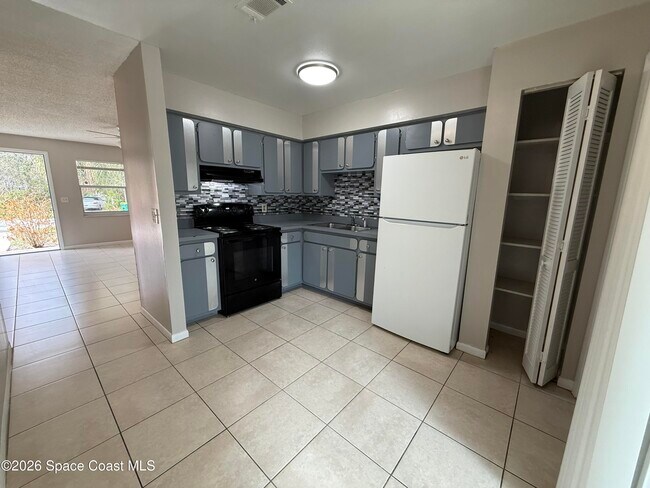 Building Photo - 324 Bay Ave