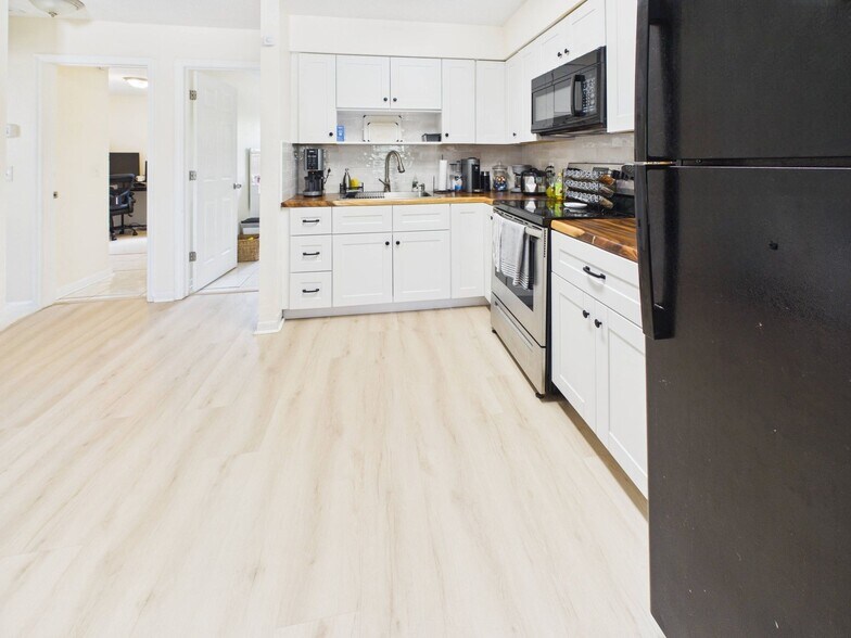 Kitchen/Dining - 1411 E 109th Ave