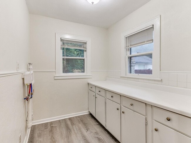 Building Photo - 3 Bedroom 1 Bath home in Shawnee!