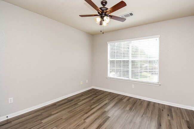 Building Photo - 14615 Cypress Cottage Ct
