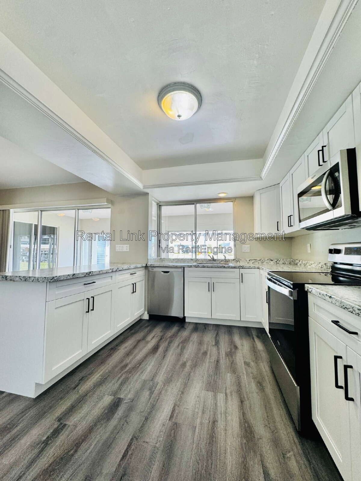 Building Photo - 4107 SE 18th Pl