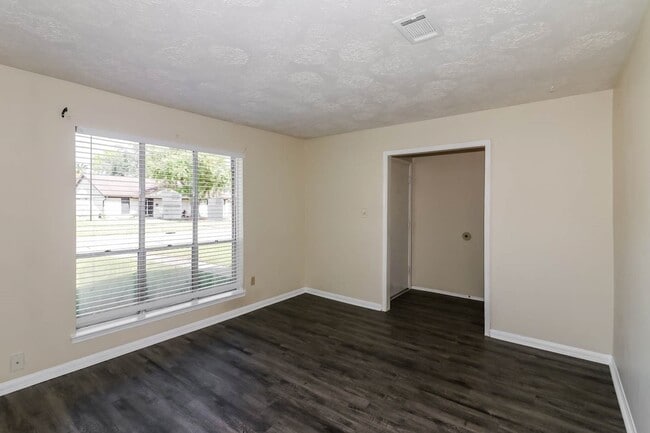 Building Photo - 8422 Bandridge Rd