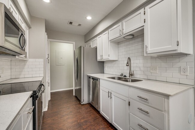 Building Photo - 115 Peachtree Ct