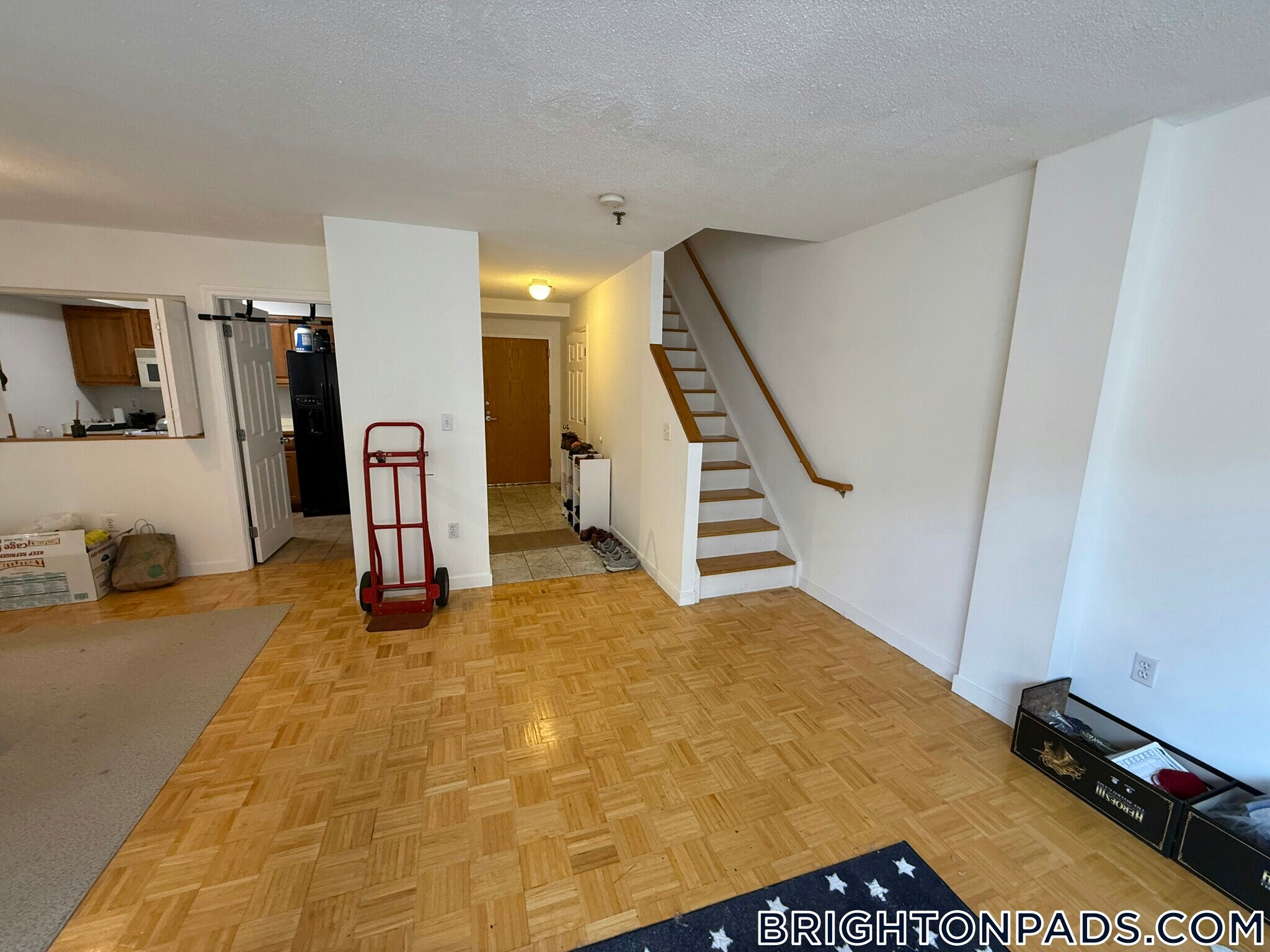 Building Photo - 147 Kelton St