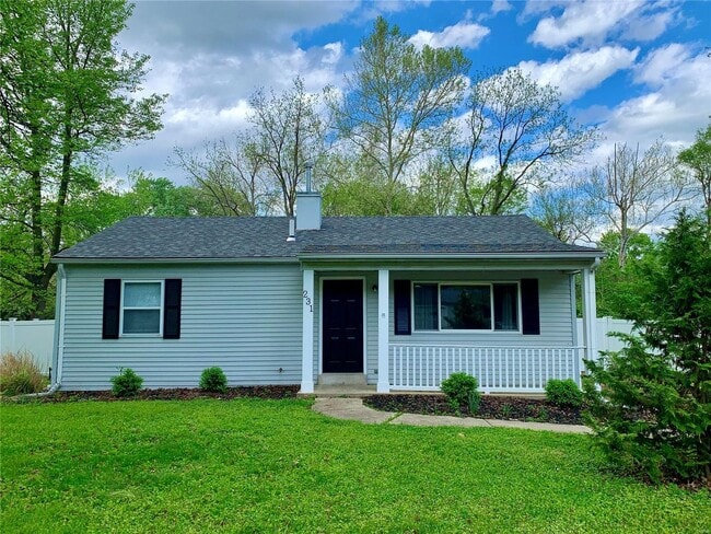 Building Photo - Large Yard! 3 Bed 1 Bath