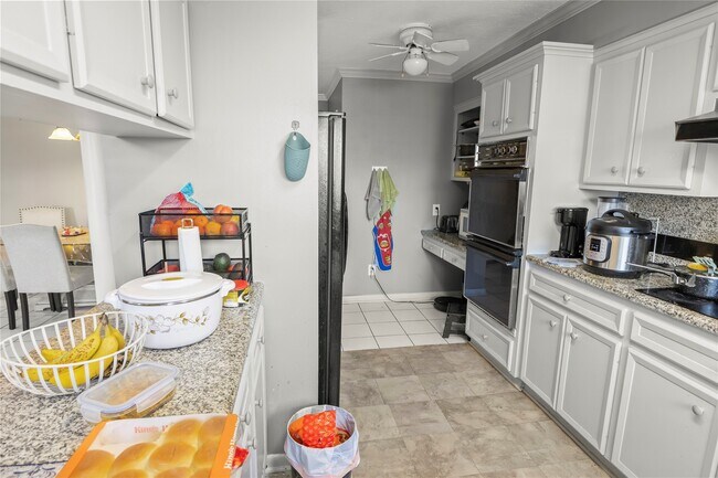 Building Photo - 10910 Vanderford Dr