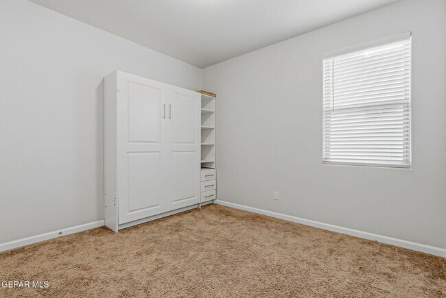 Building Photo - 253 Emerald Sun Dr