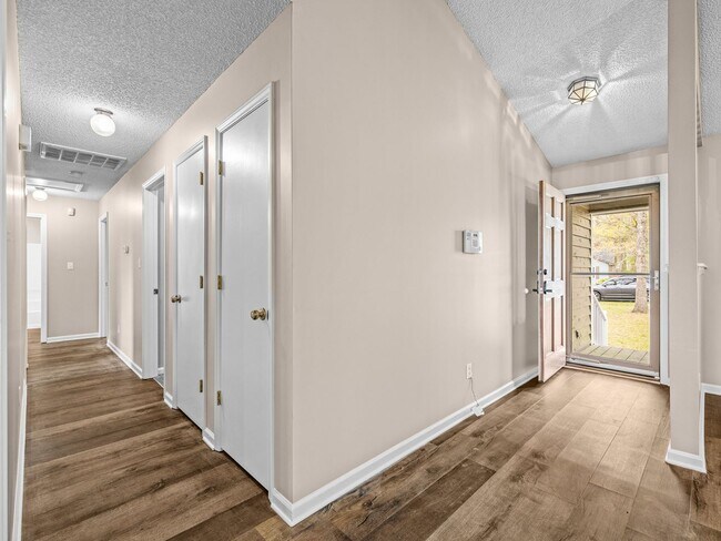 Building Photo - Willow Springs Home