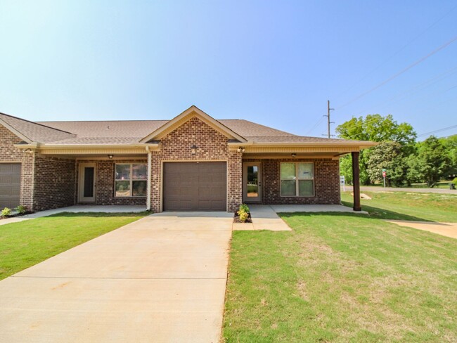 Building Photo - NEW and MOVE IN Ready! Lucas Ferry Townhom...