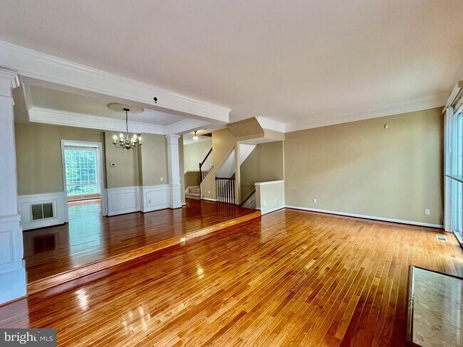 Building Photo - 7504 Lamoyne Ct