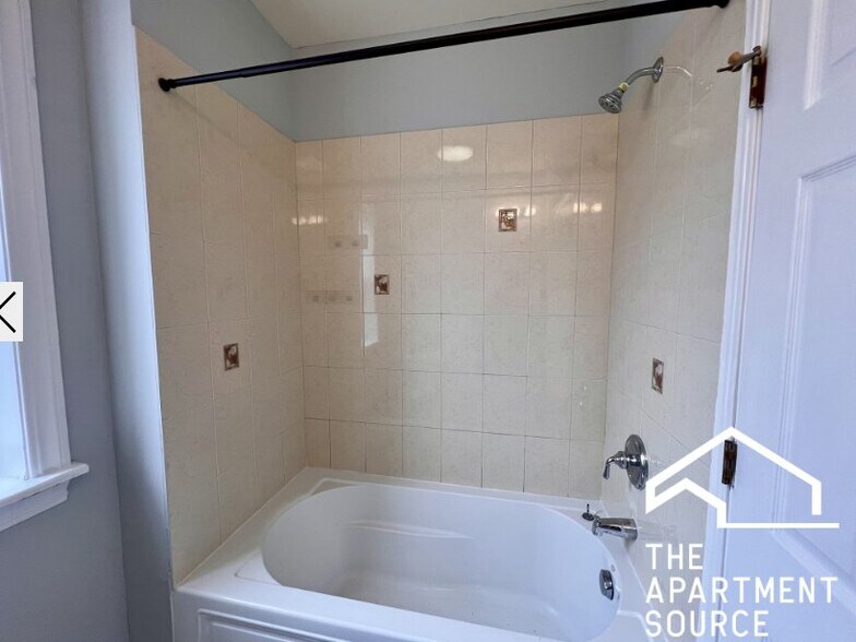 Building Photo - 2900 N Kolmar Ave