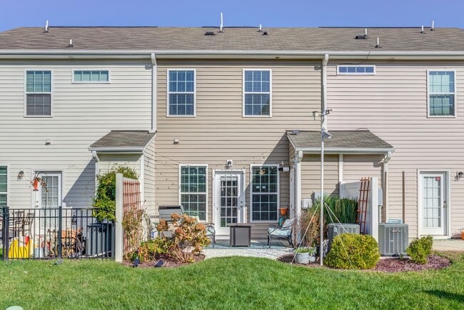 Building Photo - Luxury Townhome for rent!