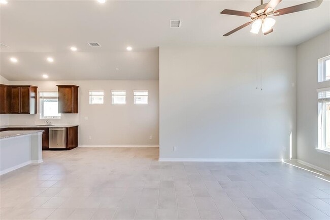 Building Photo - 325 Diamondleaf Dr