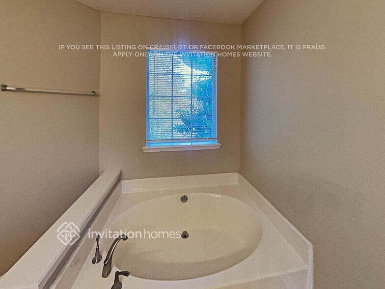 Building Photo - 1610 Vinebrook Terrace