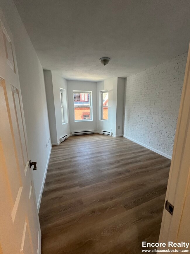 Building Photo - 111 Norway St