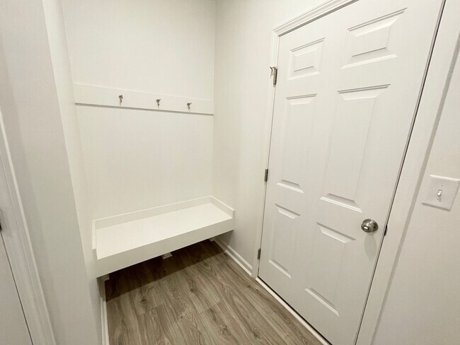 Building Photo - 3 br  Quiet community, paired Home minutes from I-77 and I-40