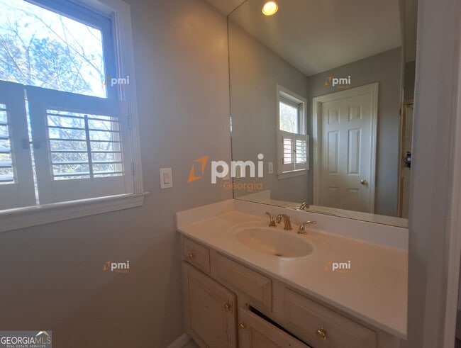 Building Photo - 508 Milledge Gate Dr SE