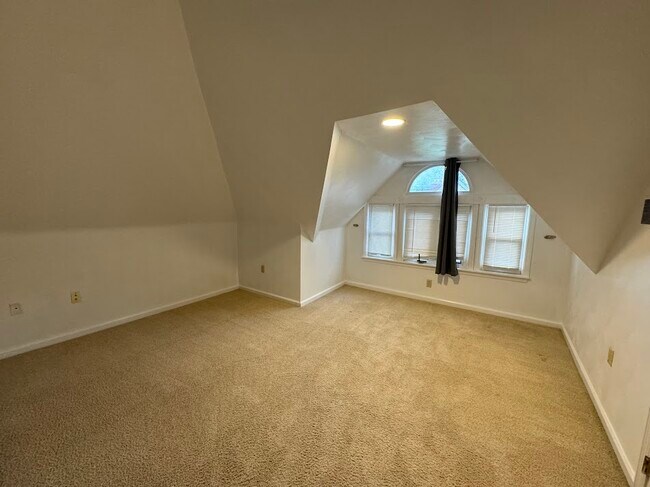 Building Photo - 920 Bellefonte St