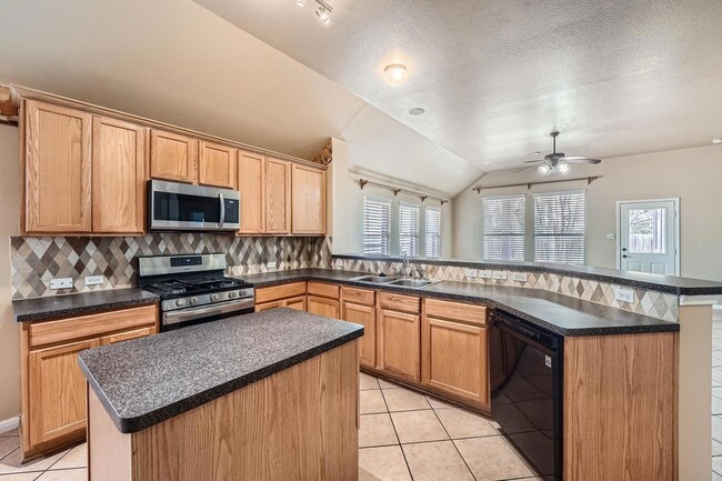 Building Photo - 1402 Weatherford Dr