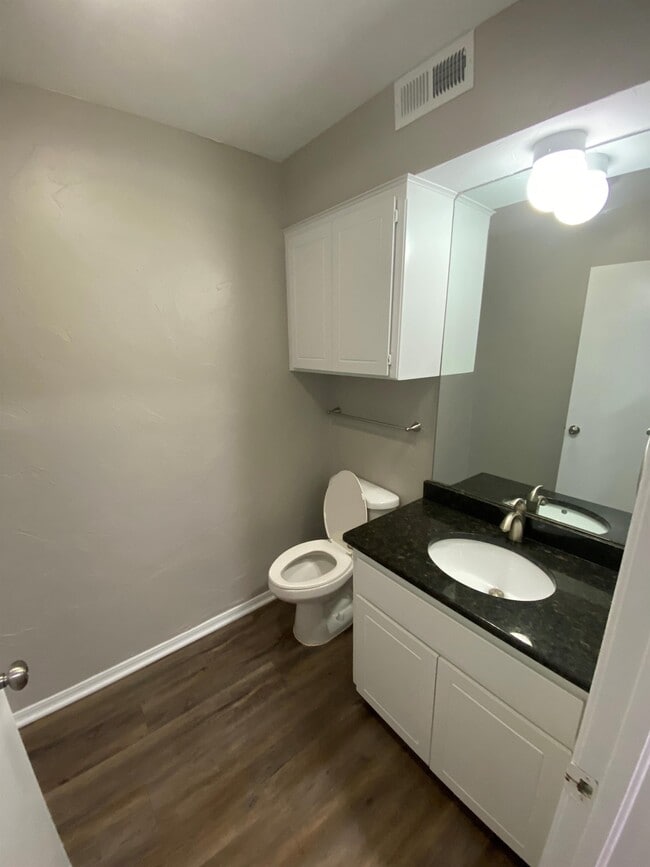 Building Photo - 10125 N Pennsylvania Ave