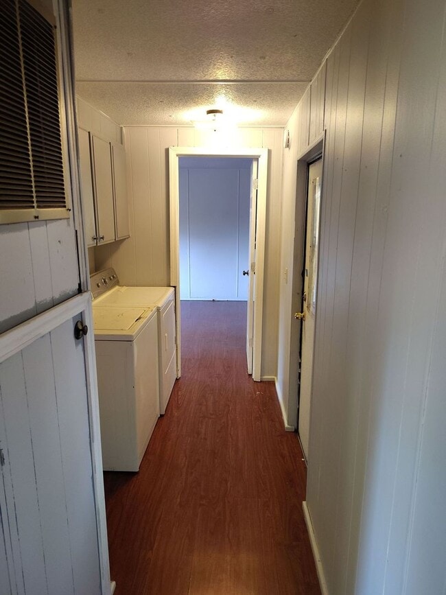 Building Photo - 1819 Green Siding Rd