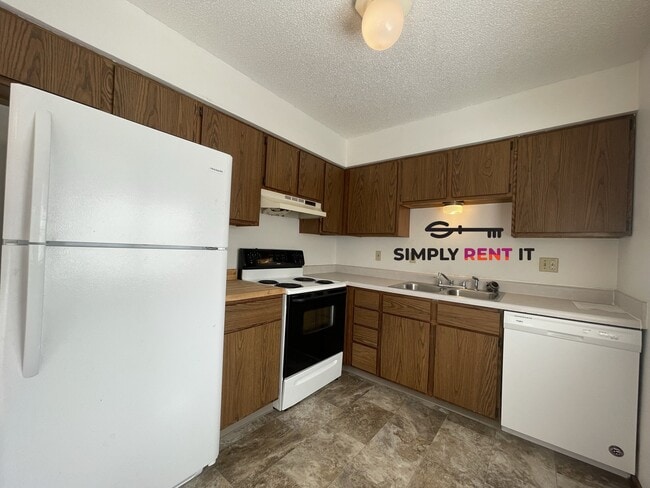 Building Photo - Huge 3 Bedroom Duplex in Ames, Aug 1st