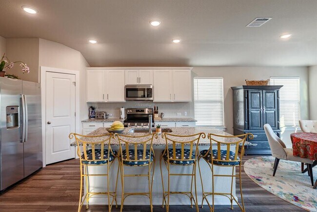 Building Photo - 20203 Lincoln Cove