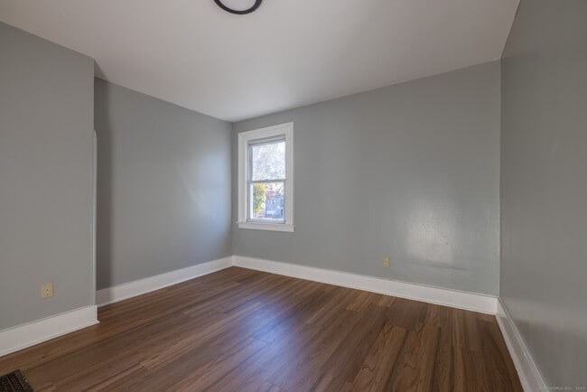 Building Photo - 216 Howard Ave