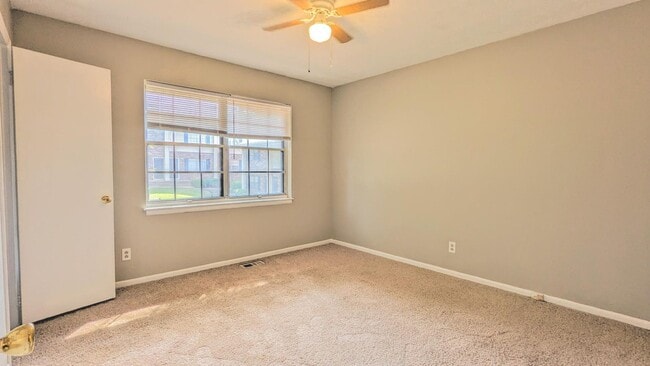 Building Photo - 1235 Riverside Dr