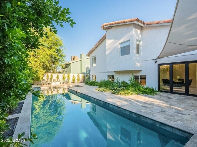 Building Photo - 4748 E Redfield Rd